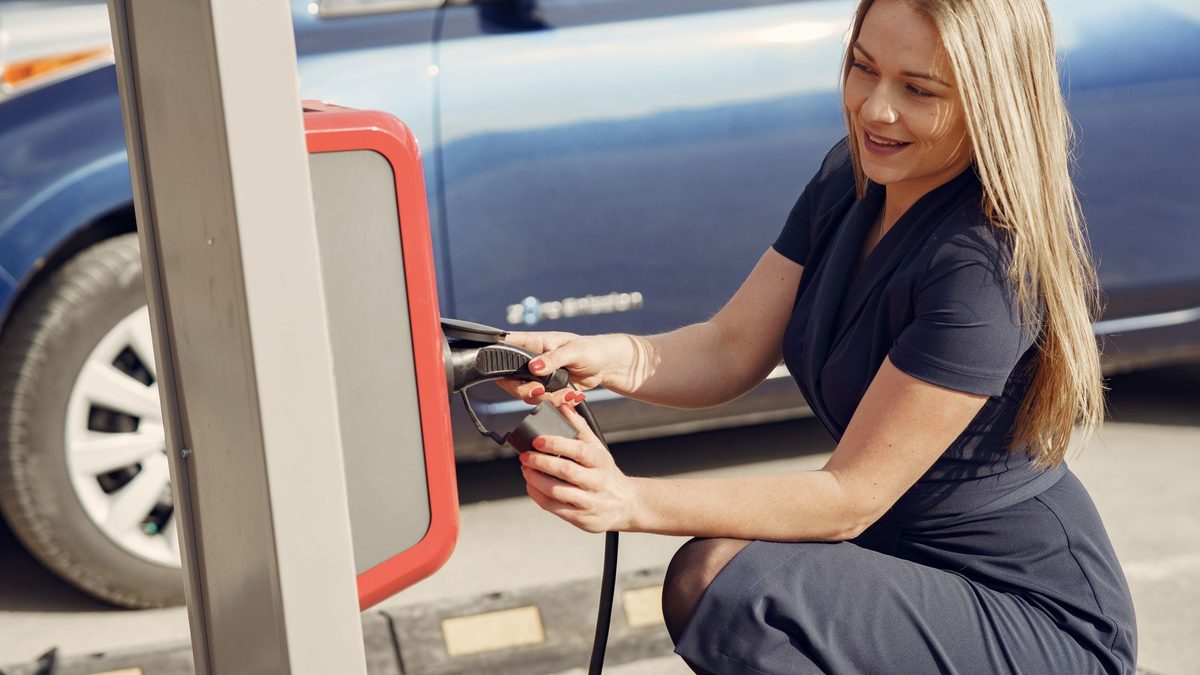 How Much Does It Cost to Charge an EV at Home in Thornhill?
